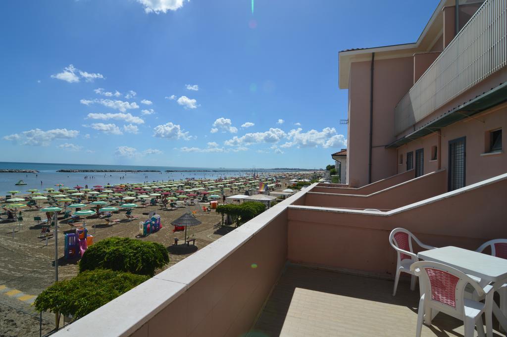 Hotel Vistamare Viserba Ріміні Екстер'єр фото