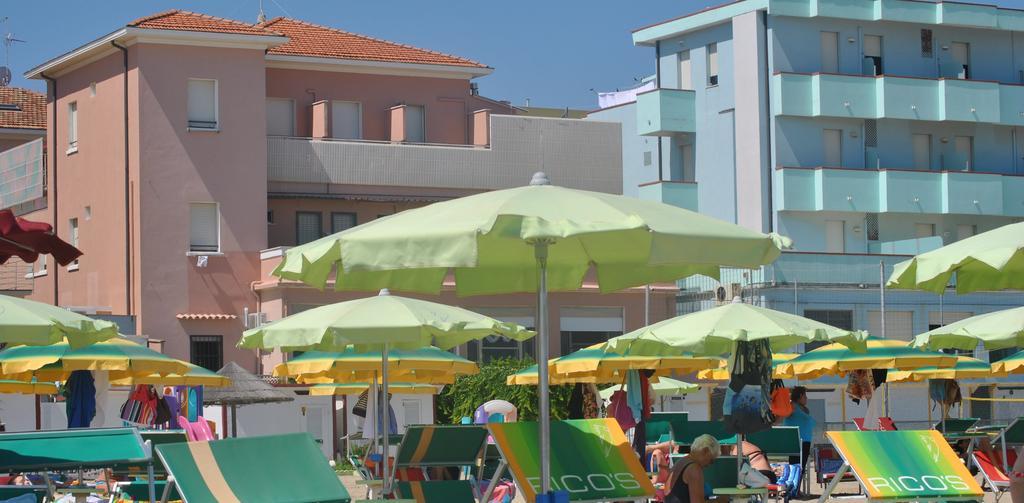 Hotel Vistamare Viserba Ріміні Екстер'єр фото