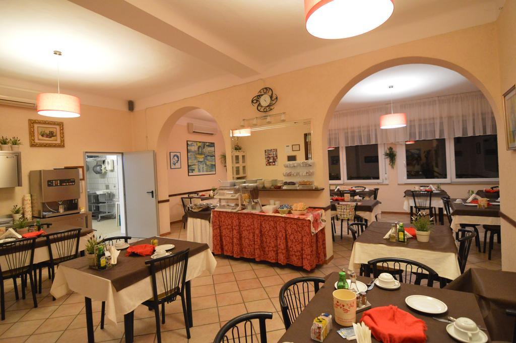 Hotel Vistamare Viserba Ріміні Екстер'єр фото