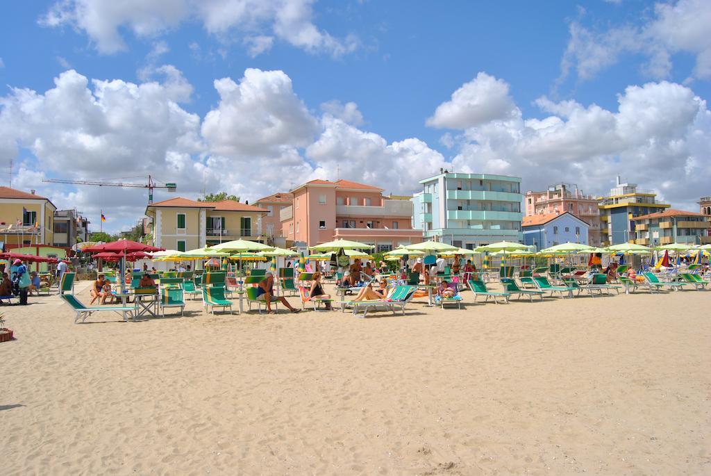 Hotel Vistamare Viserba Ріміні Екстер'єр фото