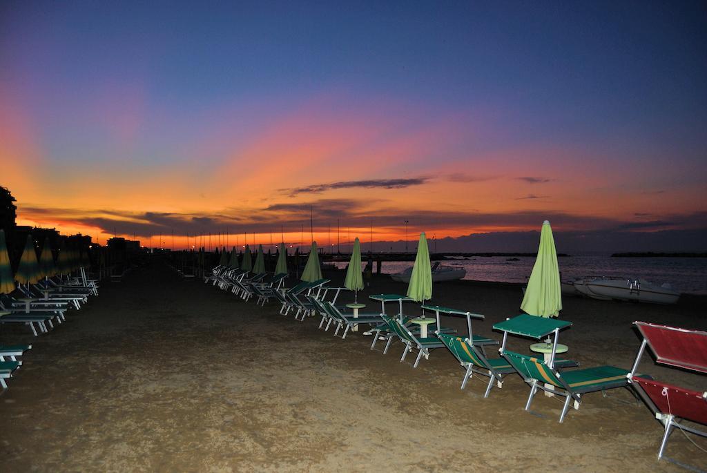 Hotel Vistamare Viserba Ріміні Екстер'єр фото